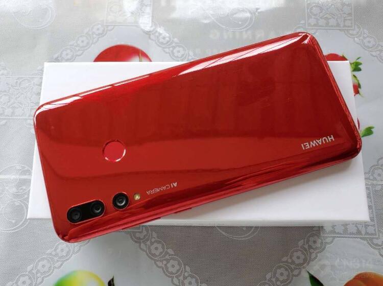 放肆去爱该怎么爱？红色手机当然是首选