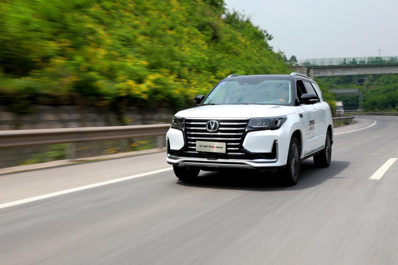 逐梦动力、舒心驾控、周到配备,开上长安全新CS95就离梦想更近