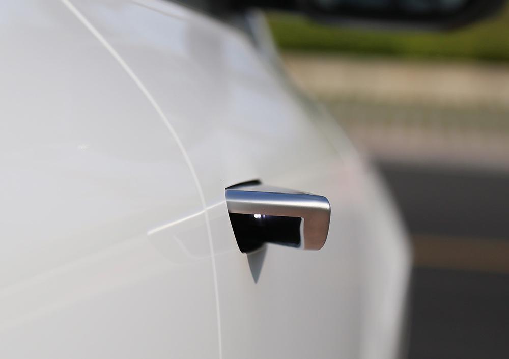 试驾吉利几何A:4个细节设计超贴心,真能比肩特斯拉Model 3?