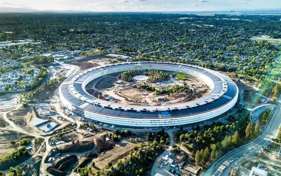 18亿腾讯超级总部到底有多酷?攀岩、打篮球、刺激战场,还有一条凌空酷玩跑道!