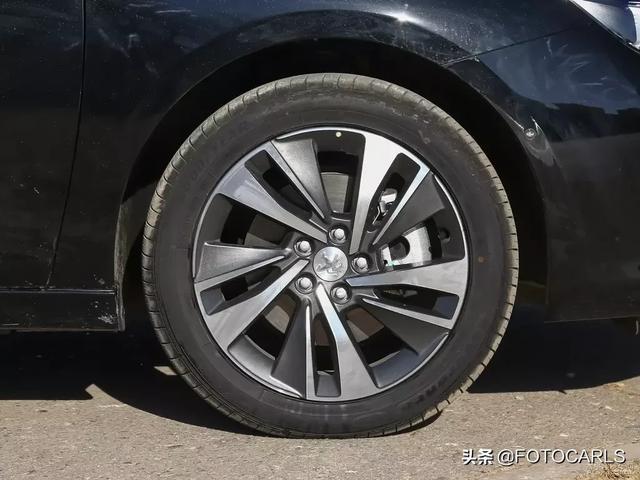 实拍|新款标致408 1.6T顶配,性价比很高却不走量,怪对手太强?