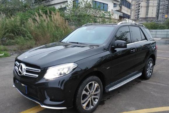 手里有100万,买奔驰还是路虎有面子?听听老司机是怎么说的