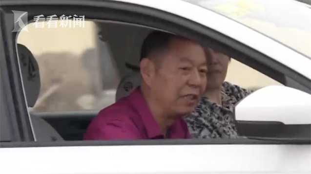 视频|67岁奶奶苦练车技考驾照 只为接送生病老伴