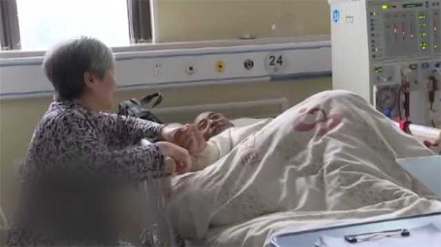 视频|67岁奶奶苦练车技考驾照 只为接送生病老伴