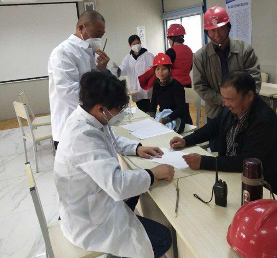 碧桂園上海區域關愛工友 六百多人免費體檢真情暖人心