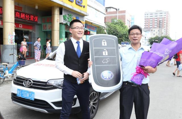 为什么有些人即使生活并不富裕,也要贷款或者借钱买一辆汽车?