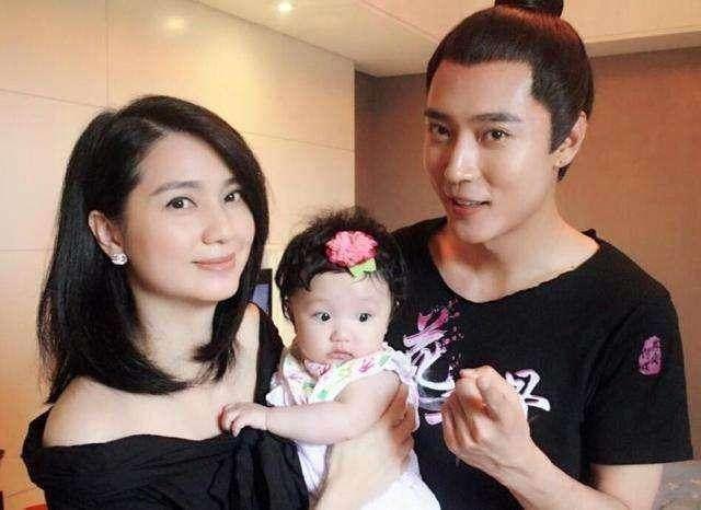 细数娱乐圈女大男小的情侣 最后自爆交了88个男友！