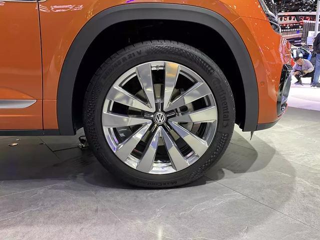 又一新车即将上市,2.5T V6动力的上汽途昂X,还配有6种颜色喷漆