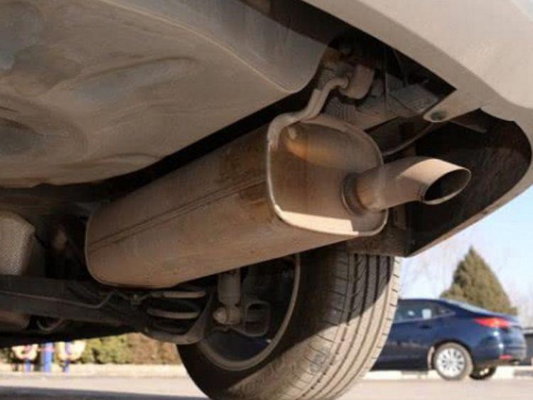 汽车动力不足，油耗也升高？老司机：把它放排气管上就可解决！