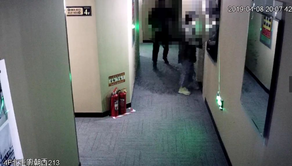 男女相约去开房，5分钟以后，男的···