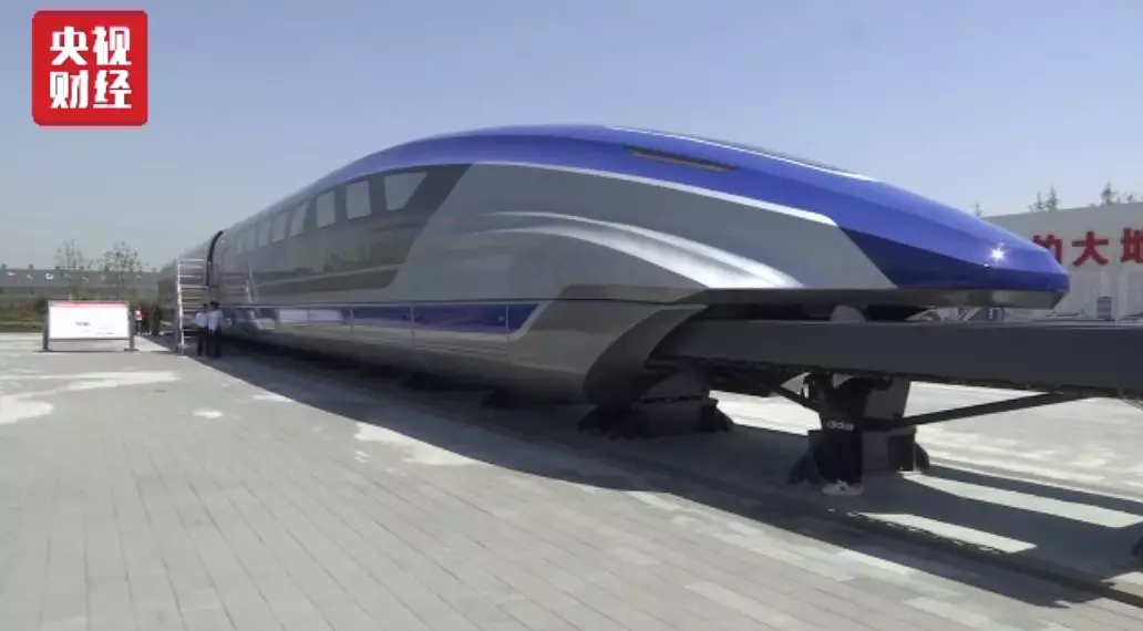 中国时速600公里高速磁浮试验样车下线
