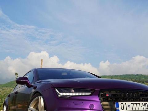 实拍奥迪S7改装版，整条街就你最骚气，真正的西装暴徒！