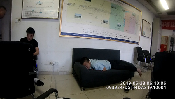 高铁上“耍酒疯”霸座还殴打乘客，男子被长铁警方拘留5日