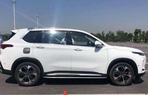 大通d60图片及报价,上汽大通d60报价及图片 全新上汽大通d60实车现身!轴距2760mm 比奇瑞瑞虎8大一圈