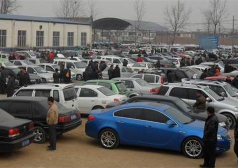 为什么二手市场有很多没开多久的新车？问了老板，发现水很深