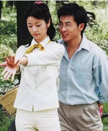 苏有朋的珍贵老照片中，他看赵薇和林心如哪个更有爱？