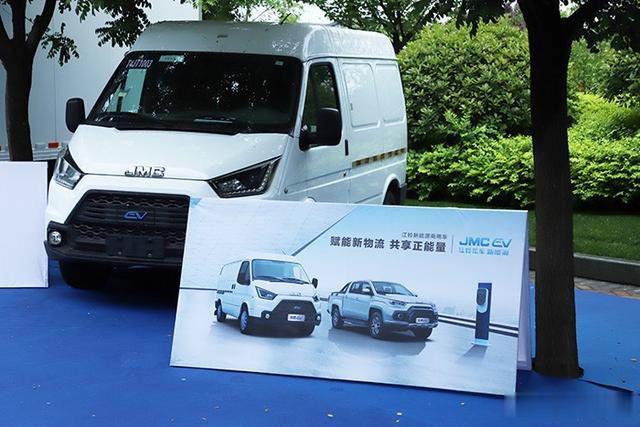 助力城市物流转型升级 江铃携特顺EV、域虎EV亮相西安