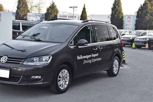 纯进口德系MPV,6座、7座随便选,轴距近3米,24万放弃奥德赛
