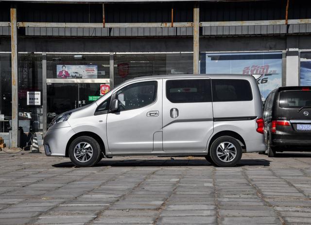 10万出头的合资7座MPV,一切以实用为主,放倒座椅能当货车