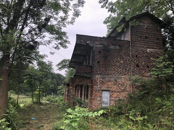 邵阳杀5人嫌犯自杀：躲藏在废弃民居内，咳嗽声暴露行踪