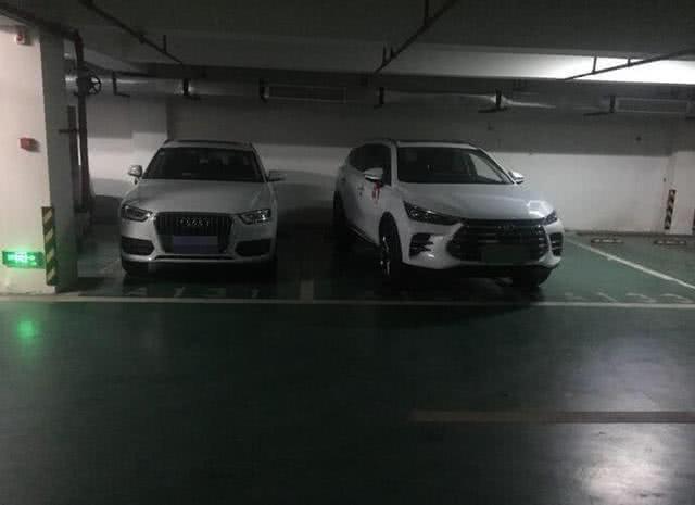 看看跟比亚迪唐停一起的豪车,仅霸道招架得住,网友:难怪能火!