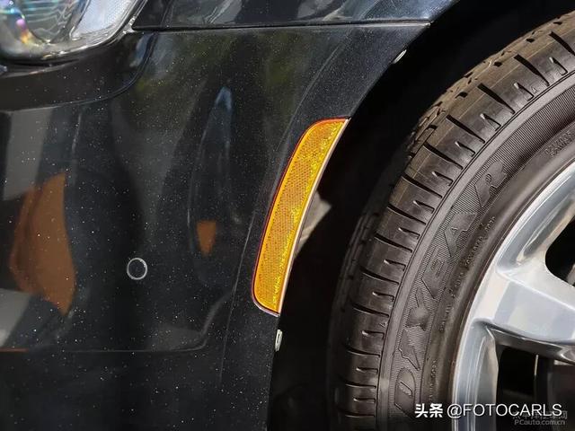 克莱斯勒300C实拍,气场不输BBA,优惠10万却无人问津!