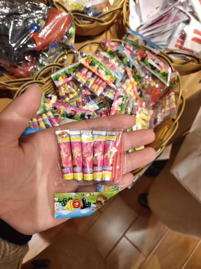 80后,90后零食玩具曝光,满满的回忆,网友:我上小学时吃过