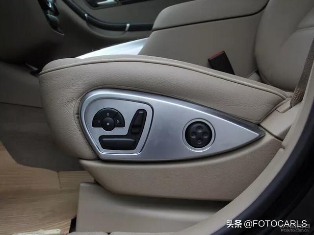 实拍奔驰R级R320臻藏版,售价61.8万,奔驰最失败的车?