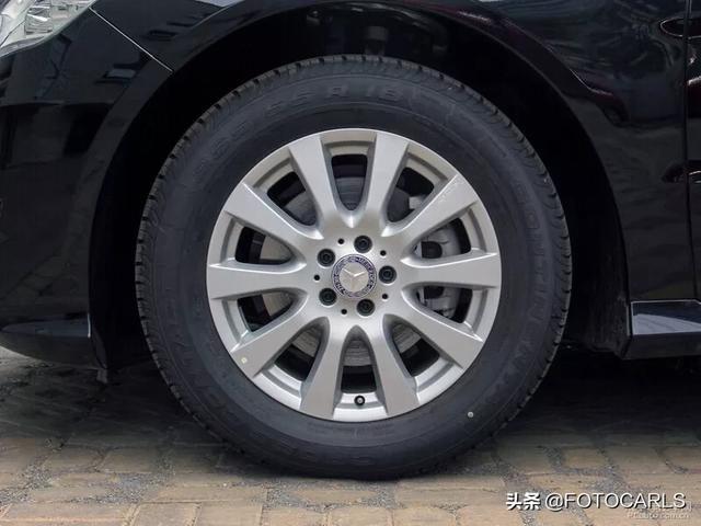 实拍奔驰R级R320臻藏版,售价61.8万,奔驰最失败的车?