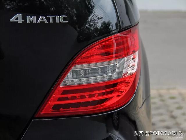 实拍奔驰R级R320臻藏版,售价61.8万,奔驰最失败的车?