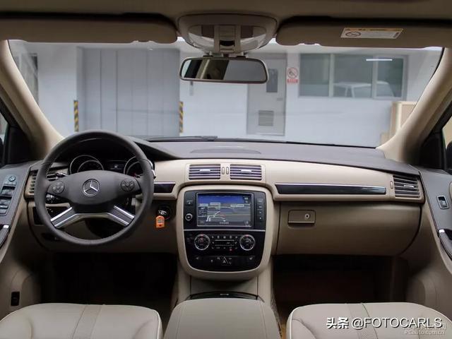 实拍奔驰R级R320臻藏版,售价61.8万,奔驰最失败的车?
