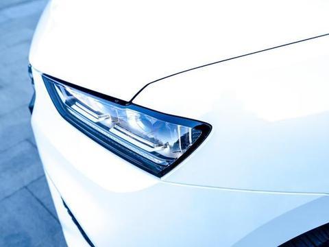 谁说车灯只能用来照明！上海车展WEY智能像素大灯逆天了！