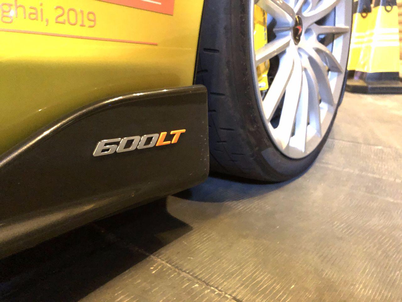 迈凯伦600LT,起步价不到300万,上街就是一块磁铁