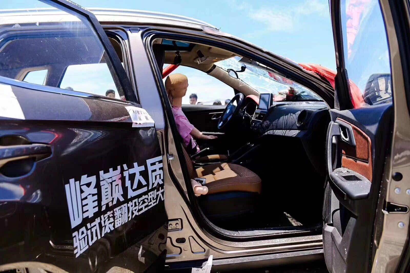 直升机吊摔奔腾X40模拟翻滚事故,气囊侧气帘未弹出,这料有点大