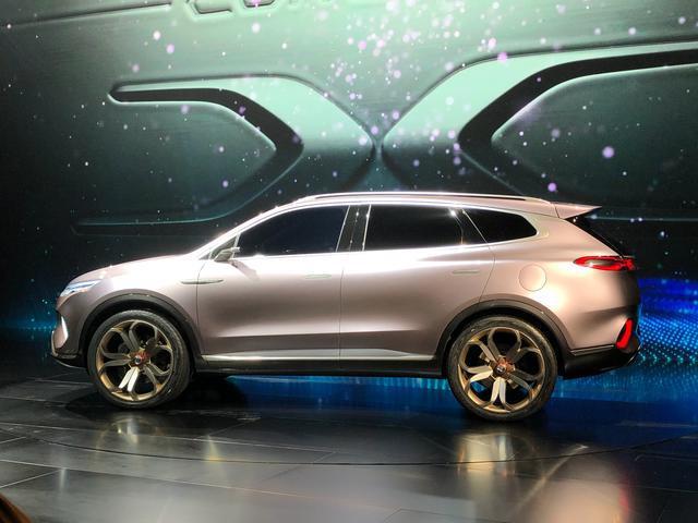 比亚迪、奔驰联合打造的腾势SUV,这腰线和尾灯完全就是比亚迪唐