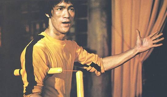 一代巨星李小龙陨落之谜，时隔40年，当事人女星丁佩再开口！