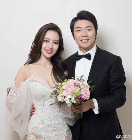郎朗曝出结婚消息，昔日女友巩新亮被“催婚”，网友：老大不小了