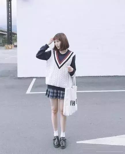 男生如何拍出ins风照片？学这几个pose就对了，高级自然又帅气
