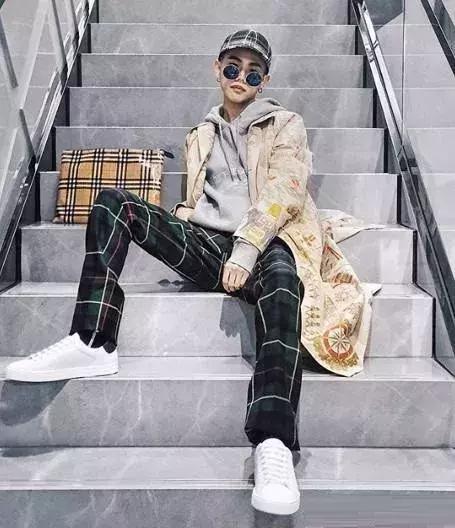 男生如何拍出ins风照片？学这几个pose就对了，高级自然又帅气