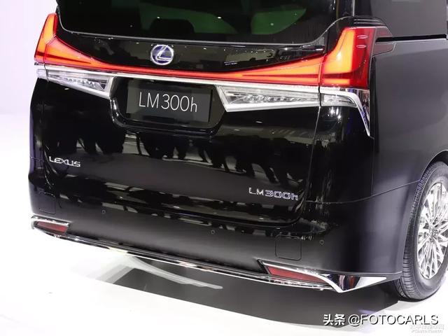 全新雷克萨斯LM300h实拍,比埃尔法高档的保姆车,加价多少合适