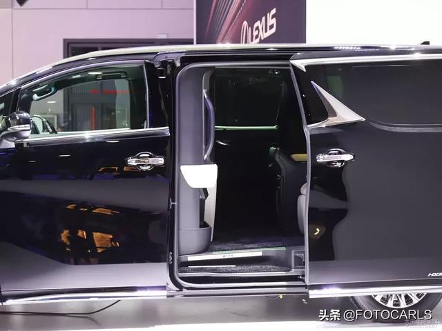 全新雷克萨斯LM300h实拍,比埃尔法高档的保姆车,加价多少合适
