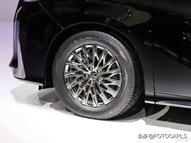 全新雷克萨斯LM300h实拍,比埃尔法高档的保姆车,加价多少合适