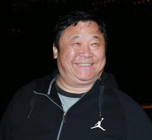 被视频拍到的胖子四演老顽童，秦煌说话奇特他游泳酒醉待湖底吓人