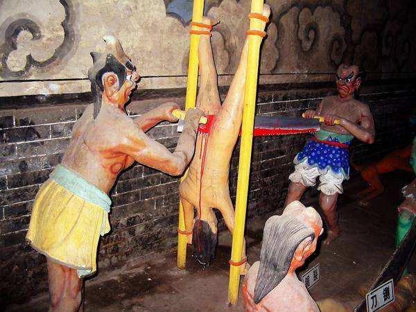 女囚铁内衣钉子色刑_轮胎扎钉子图片(3)