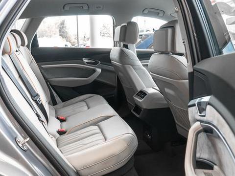 全新奥迪e-tron海外实车到店