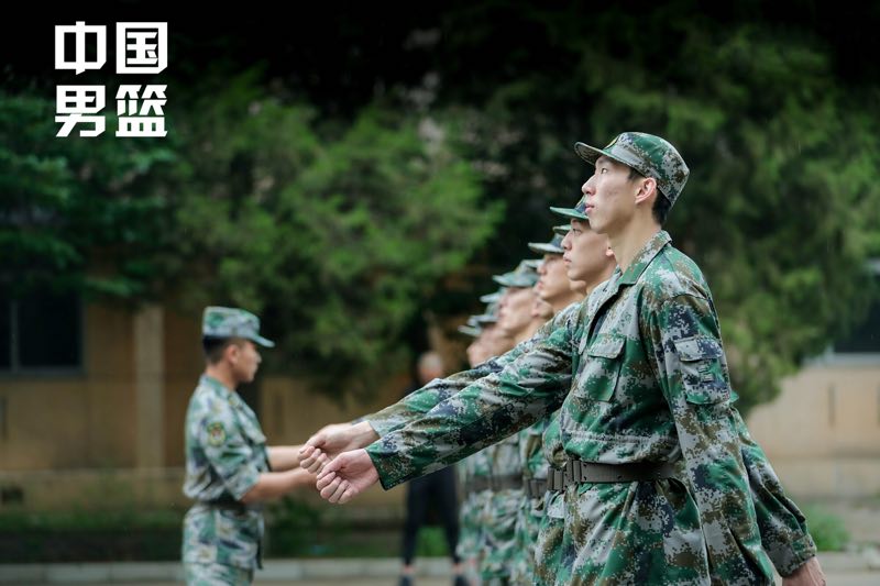阿联归队成军训排头兵,郭艾伦要当“特种兵”