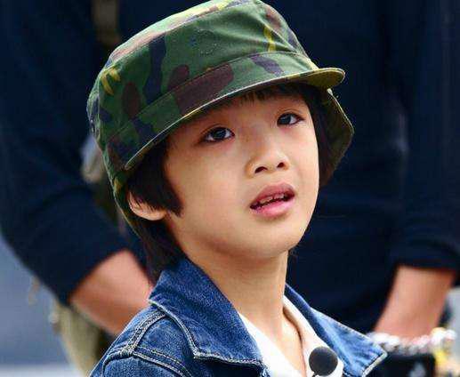 费曼给胡歌P图，胡歌秒变非主流和香肠嘴，吴镇宇儿子也太有趣了