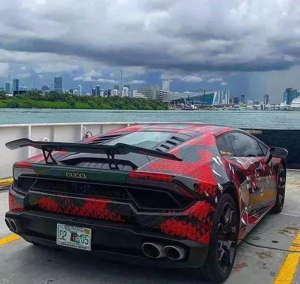 潮牌 x 豪车,跨界时尚了解一下?