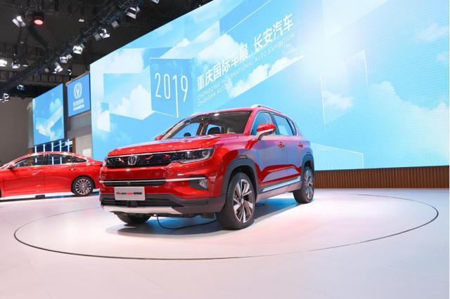 想知道长安CS35PLUS 280T运动版实力吗 跟我一起逛重庆车展吧