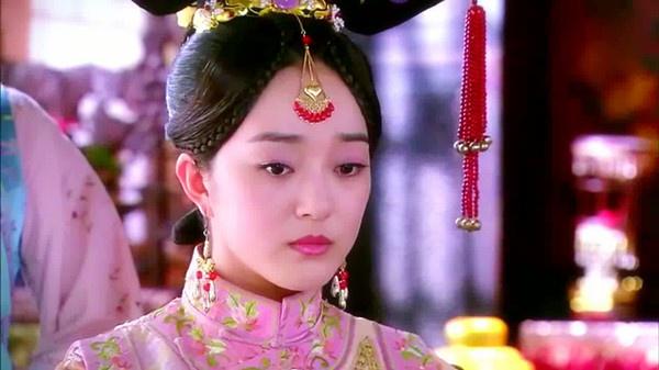 此人是康熙最能生的妃子，一共生了三个儿子和三个女儿